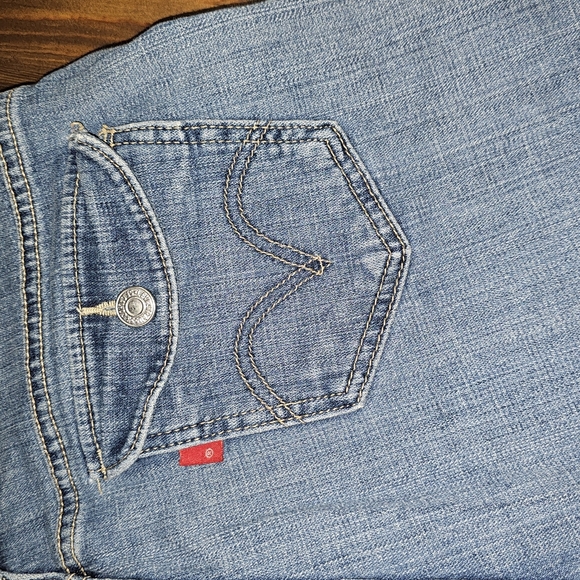 3/20.00. Levis red tab longer style shorts. - Picture 4 of 5